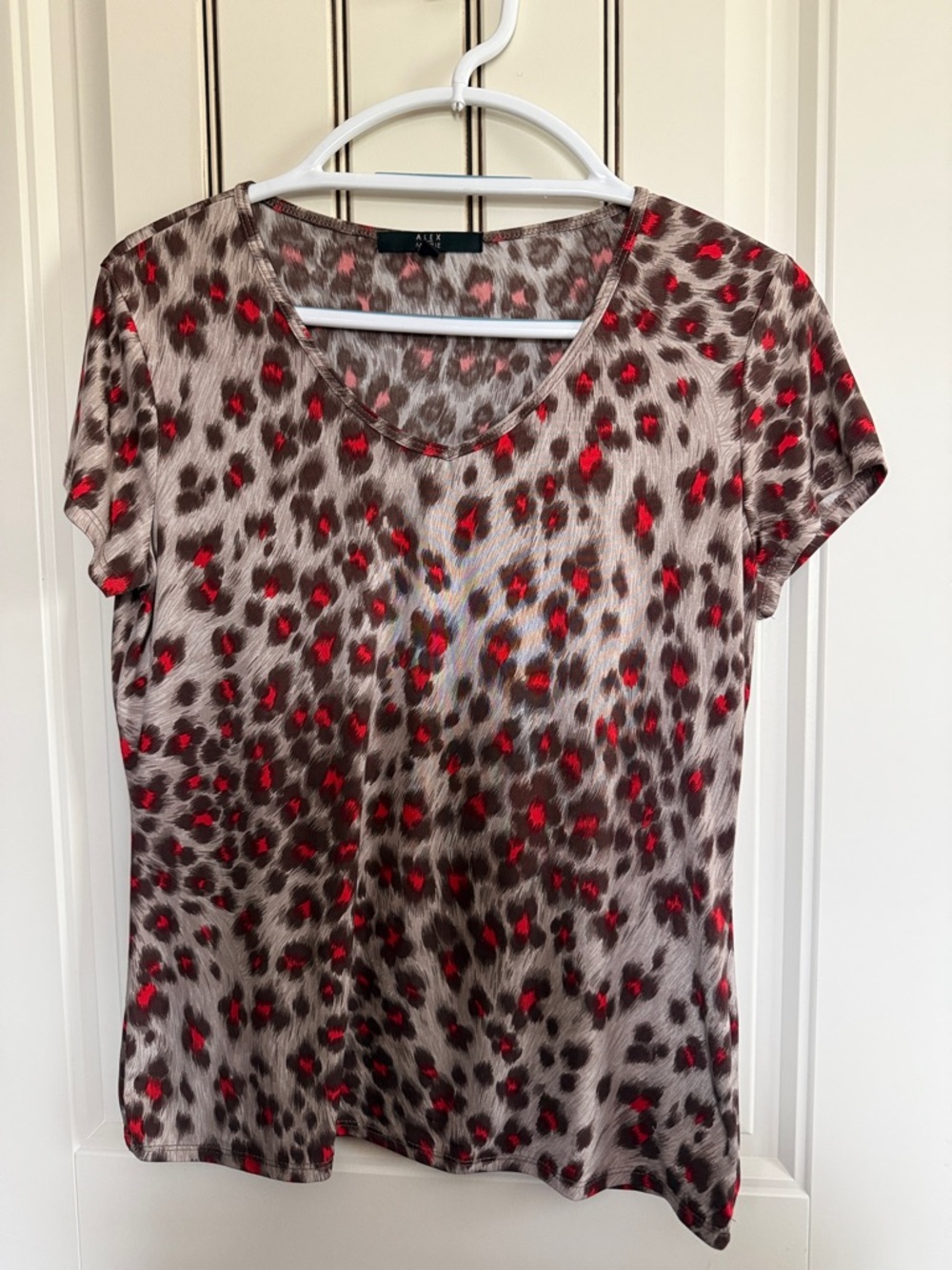 Alex Marie Like New Short Sleeve Leopard Print Tee with Red Accents.
